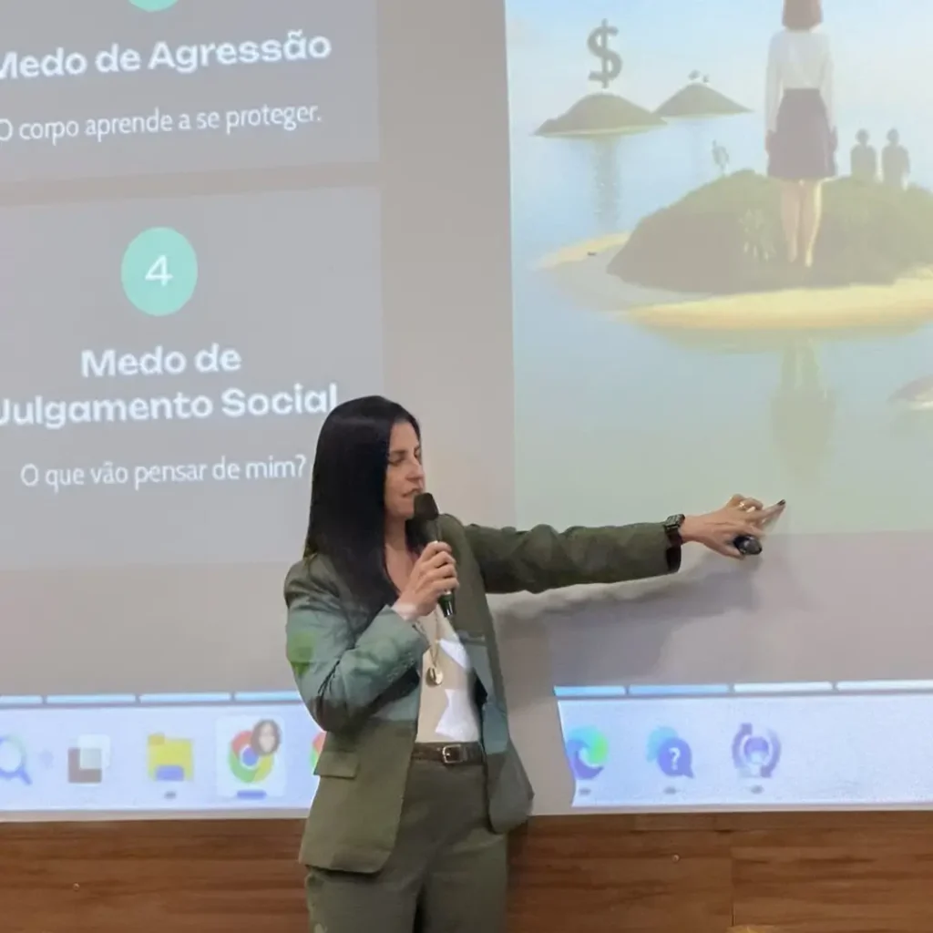 Palestra sobre relacionamentos tóxicos e abusivos no Centro Universitário Católico Ítalo Brasileiro, durante a Semana Acadêmica da Psicologia.
