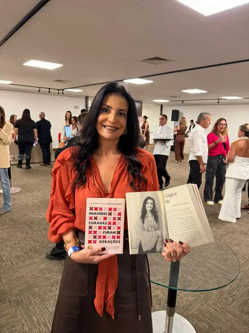 Fernanda Papa de Campos no lançamento do livro Mulheres Curadas Curam Gerações
